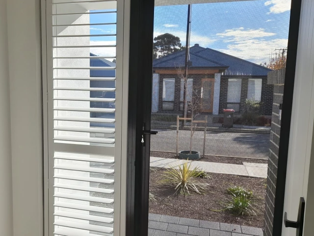 Plantation shutters sale 04
